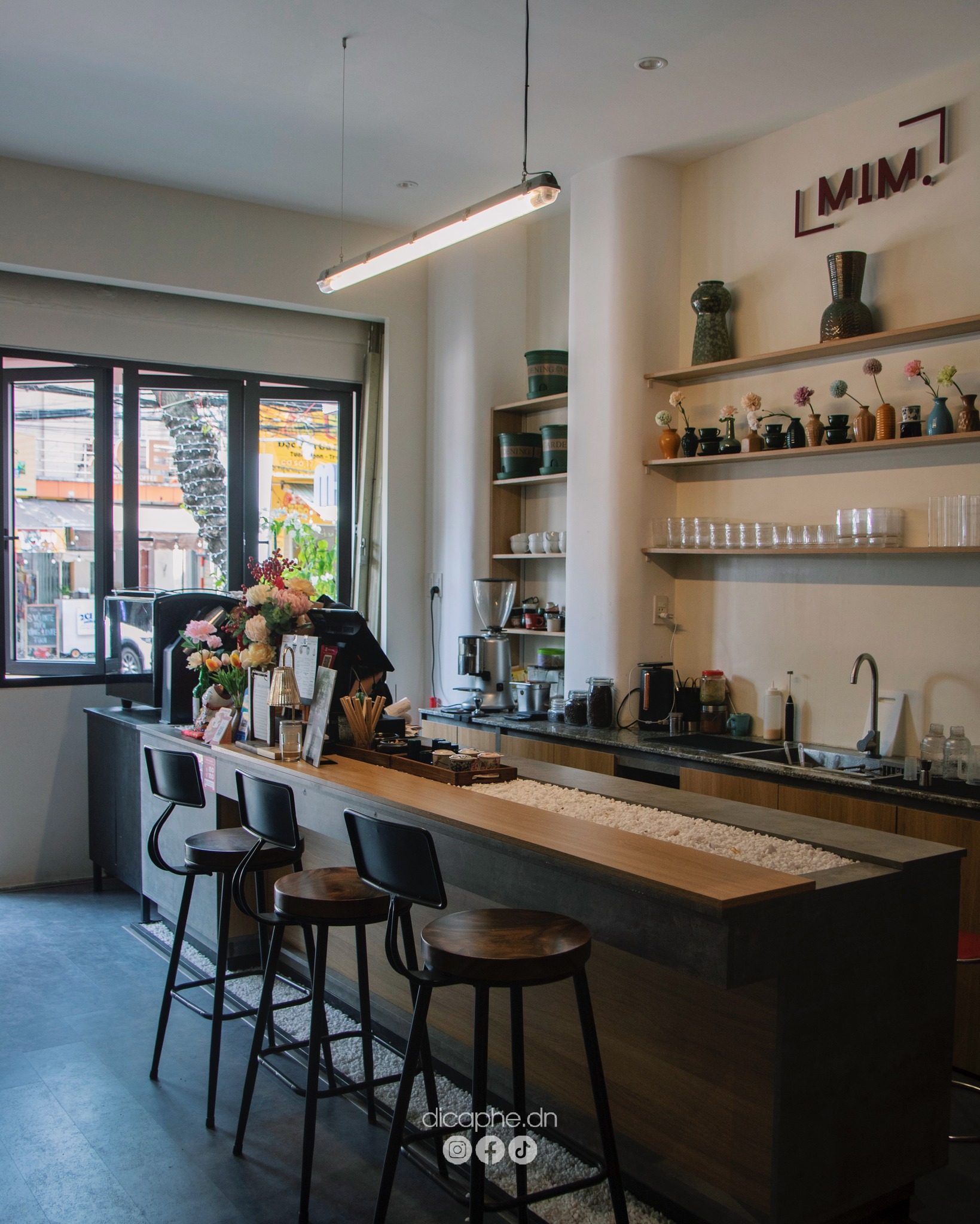 Khu vực quầy pha chế tại Mim. Cafe.