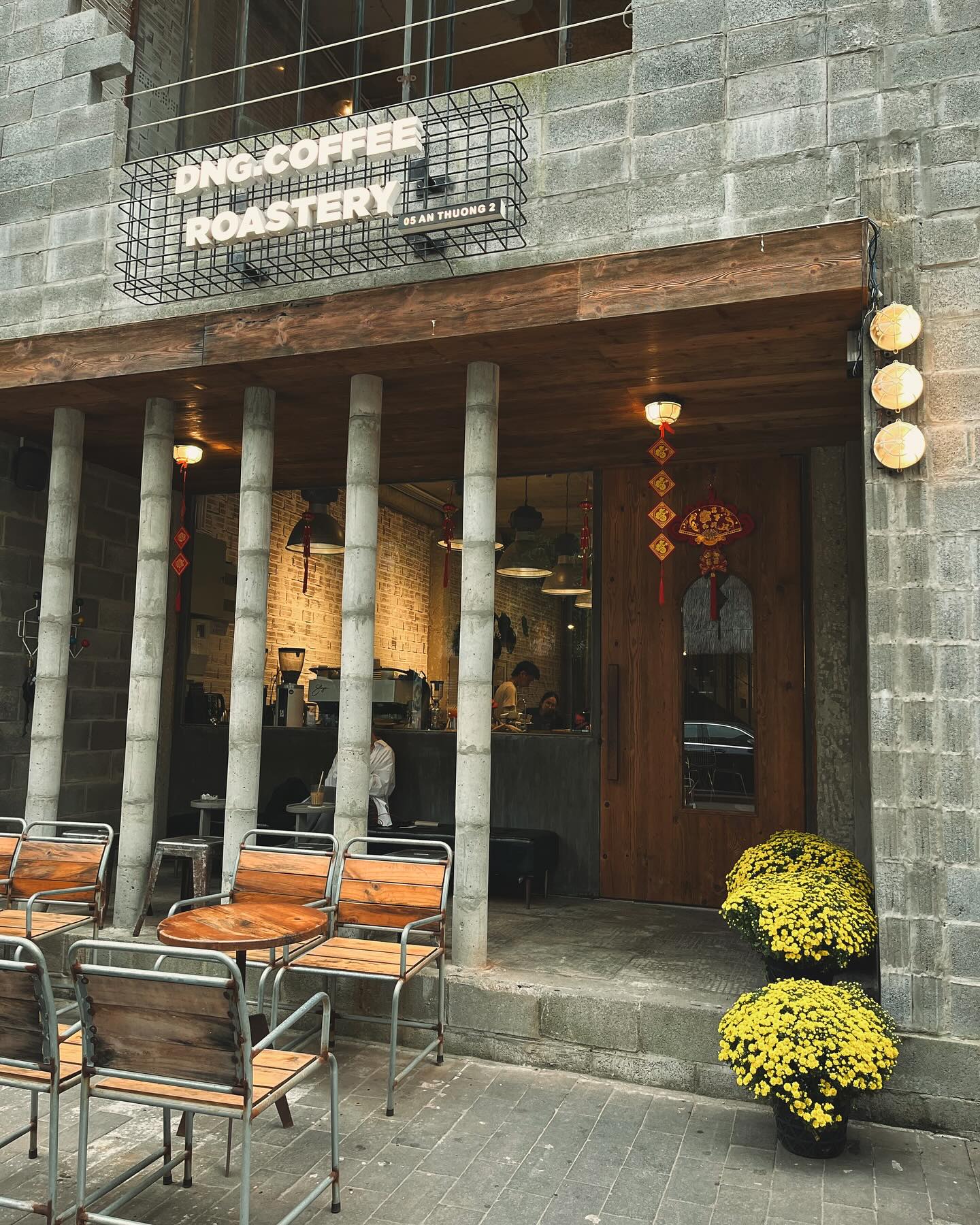 Dng.Coffee có mặt tiền xinh xắn.