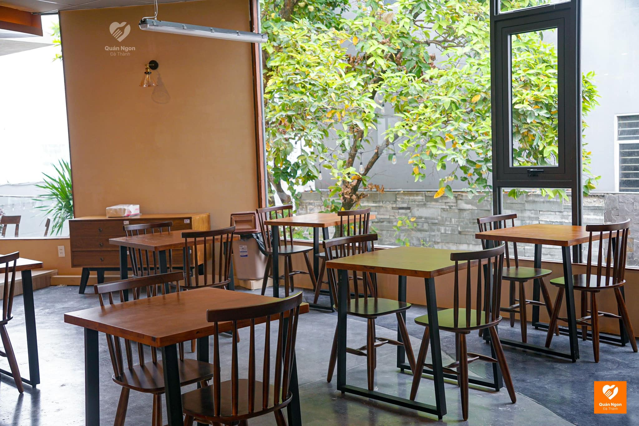 Nhiều chỗ ngồi chill chill.