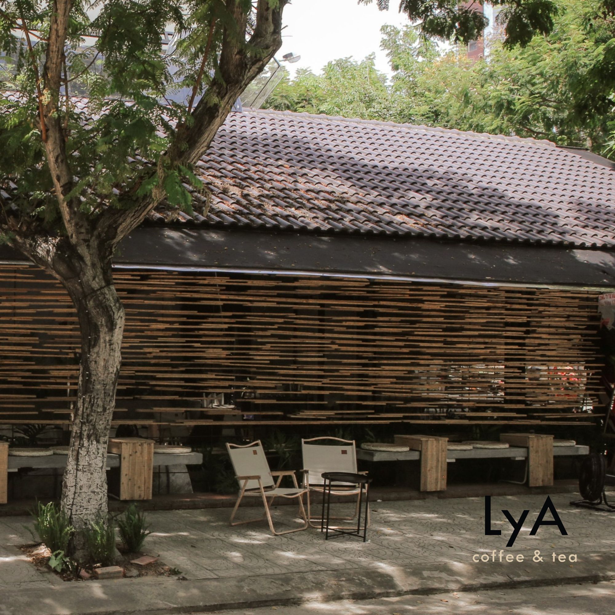 Quán mang màu sắc nhẹ nhàng, bình yên.