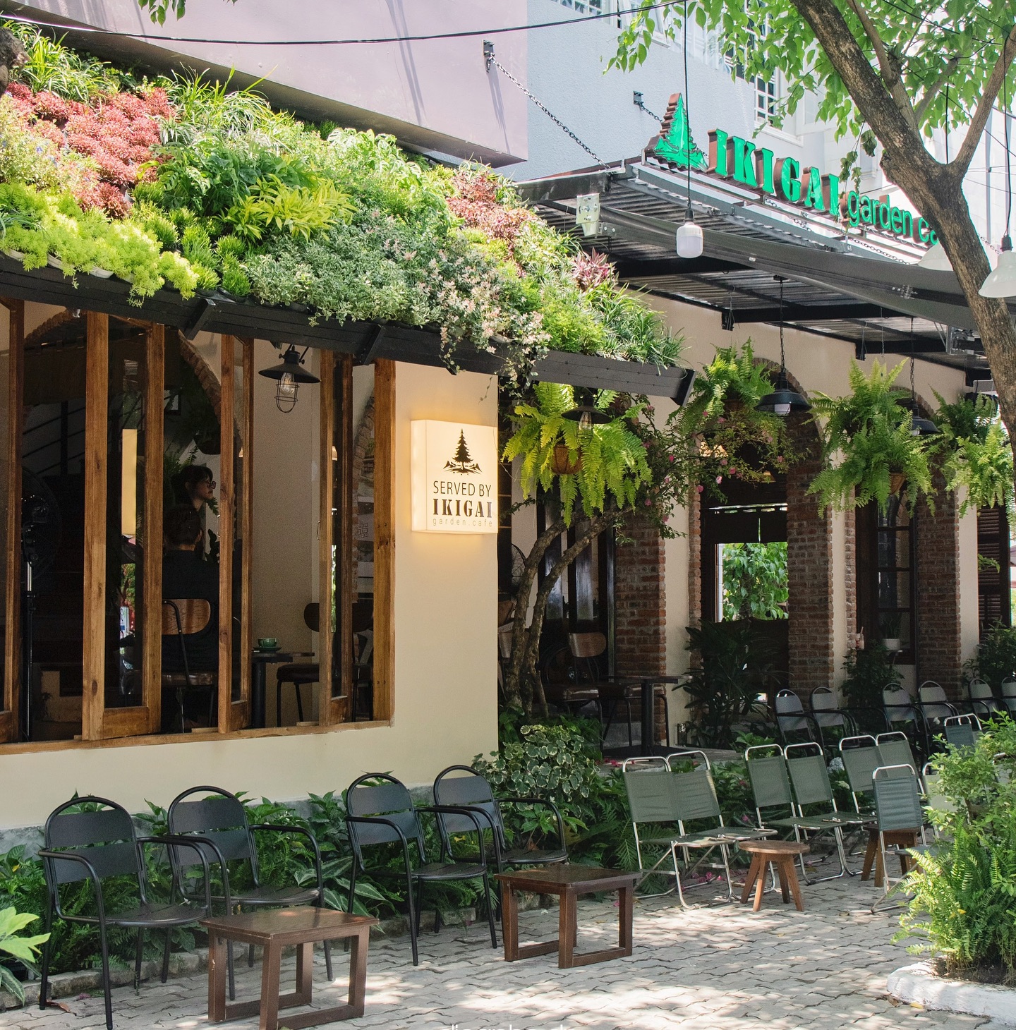 Ikigai Garden Coffee có không gian mát mẻ.