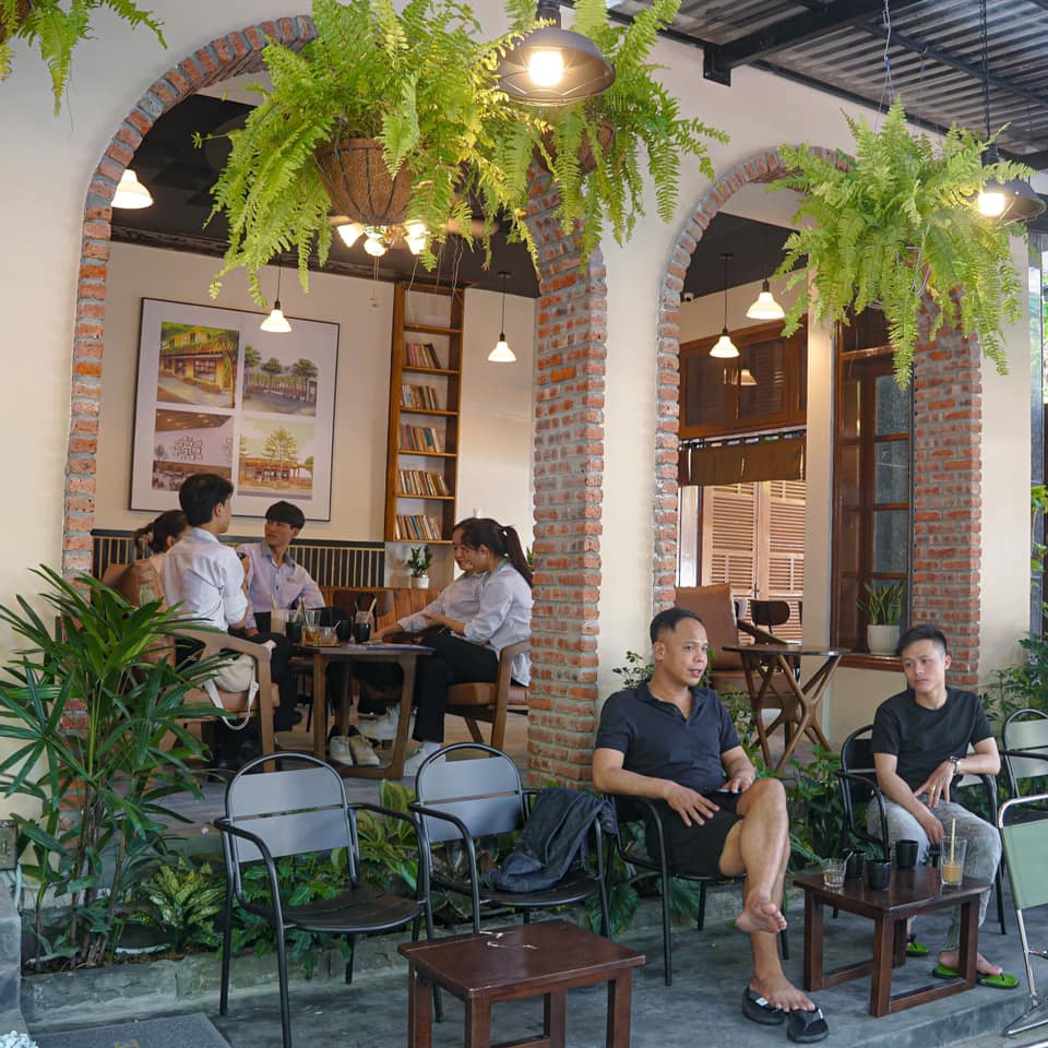 Địa điểm vừa thích hợp cà phê tán gẫu.