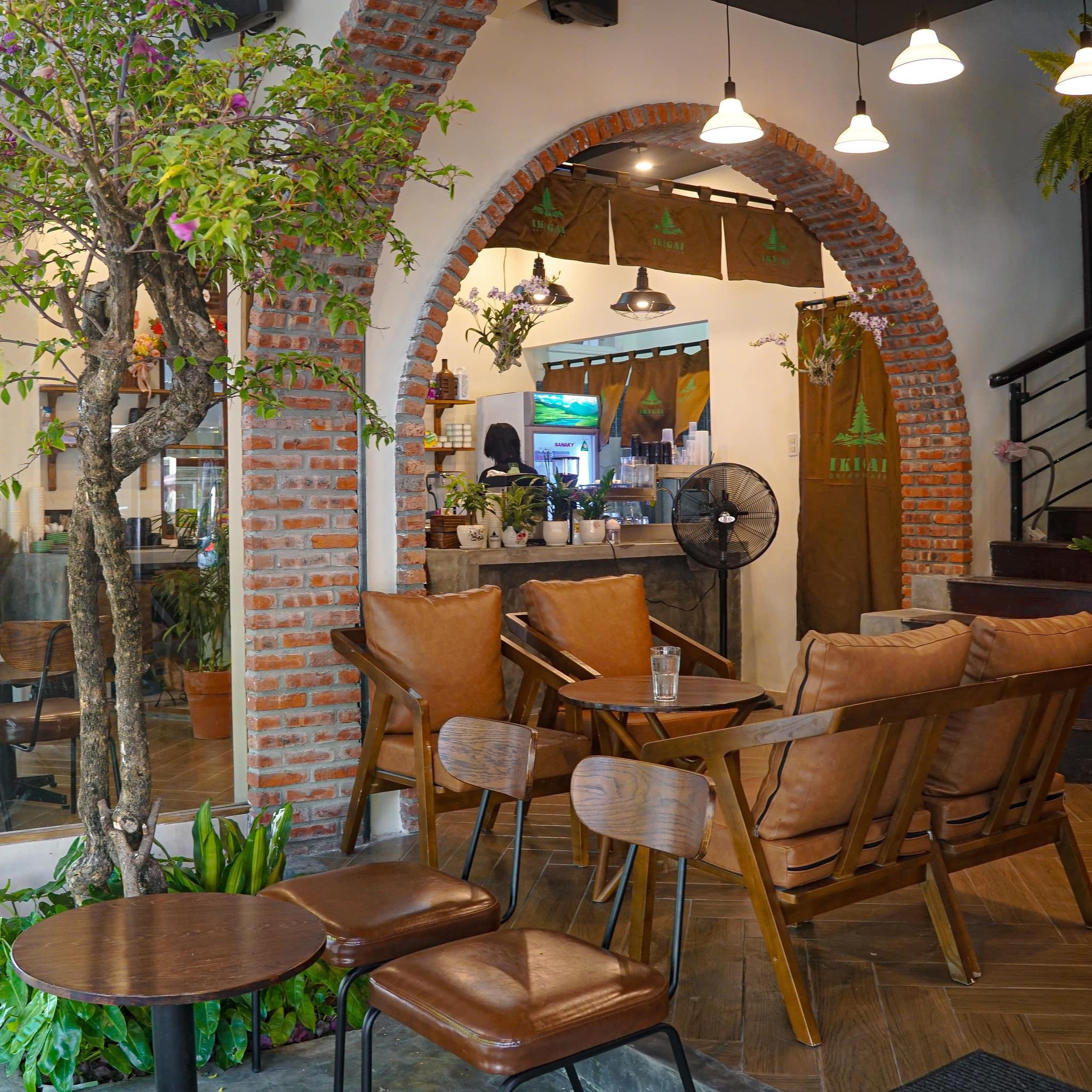 Không gian bên trong Ikigai Garden Coffee thoải mái.