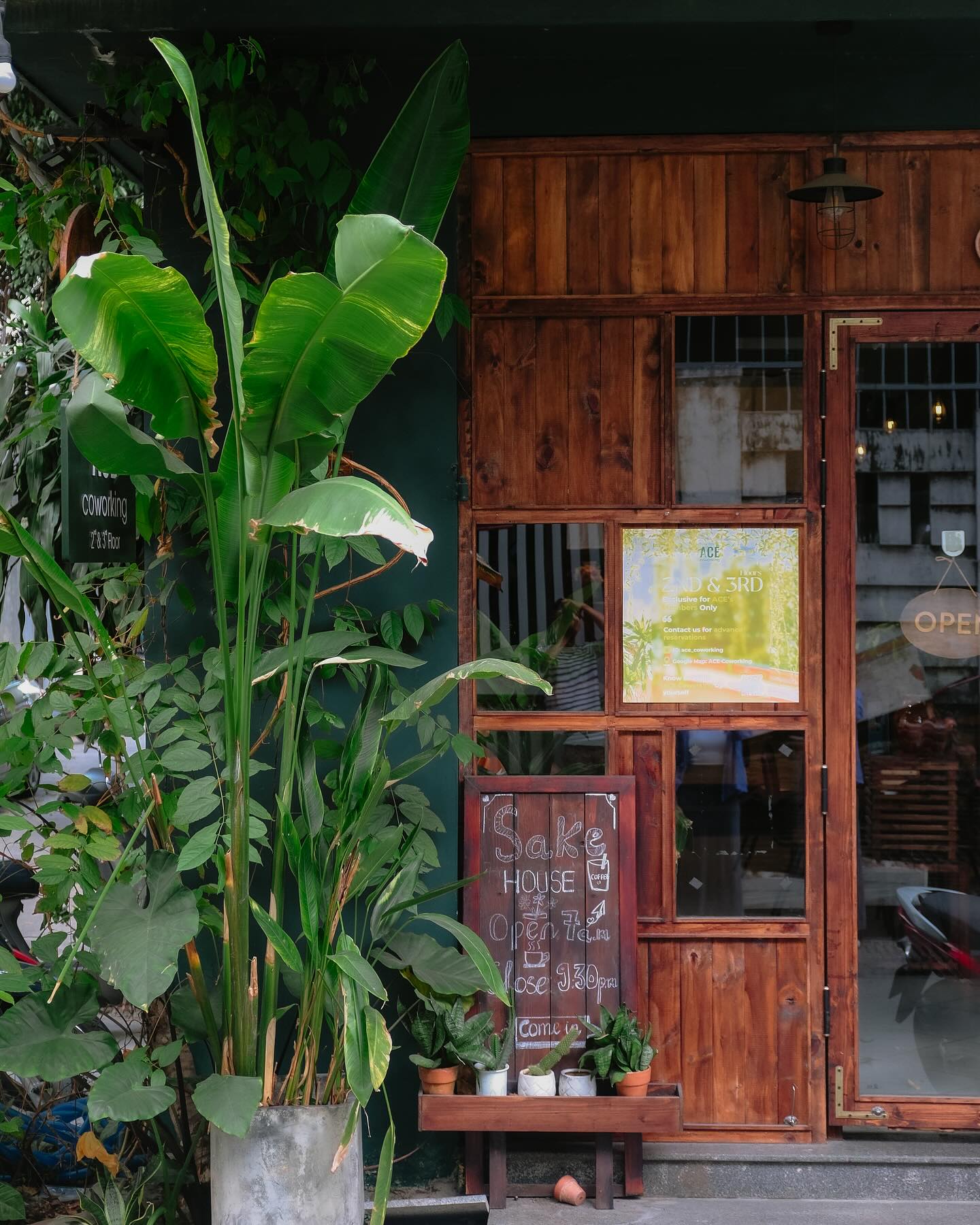 Sake House có không gian nhỏ xinh.