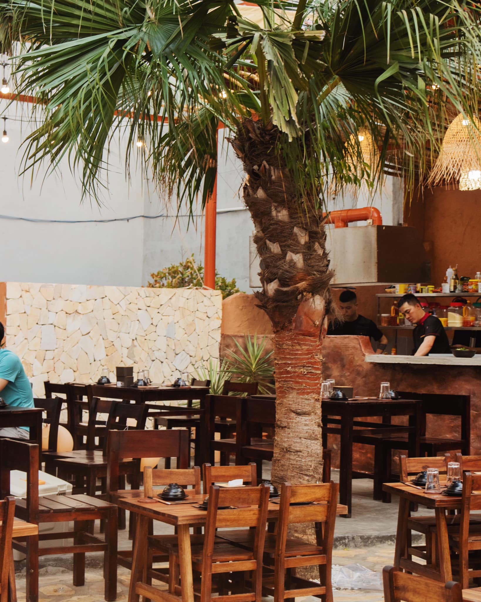 Boho Nhậu tự do bố trí chỗ ngồi dưới những tán cây.