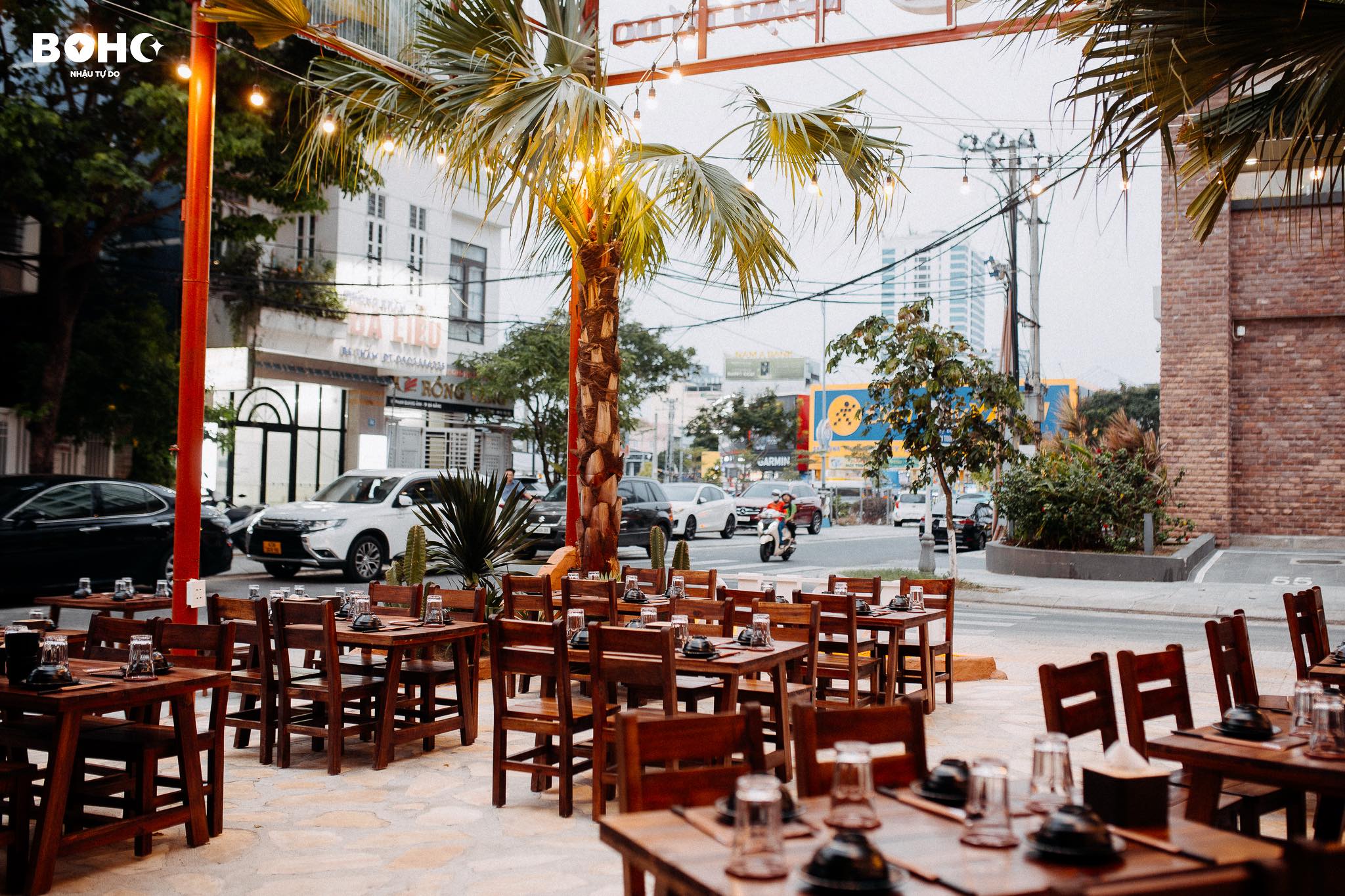 Bàn ghế thoải mái.