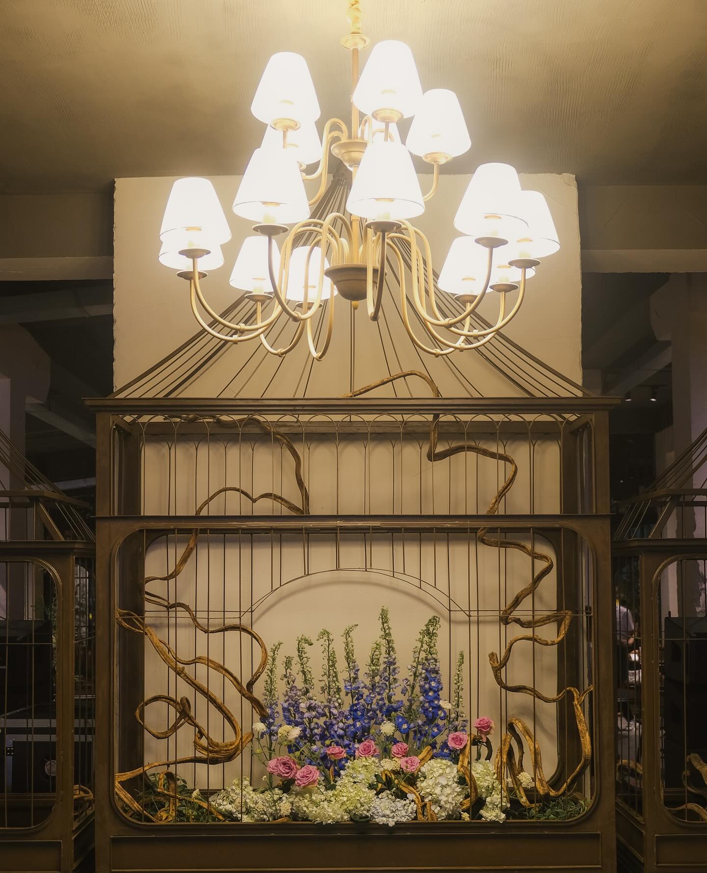 Mỗi chi tiết decor tại Xi nê Coffee & Bistro đều được chăm chút.