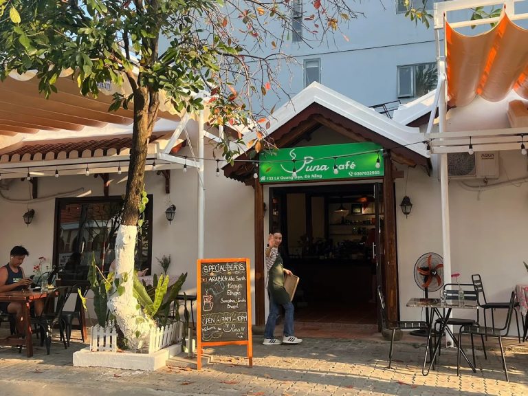 Puna Coffee & Cakes