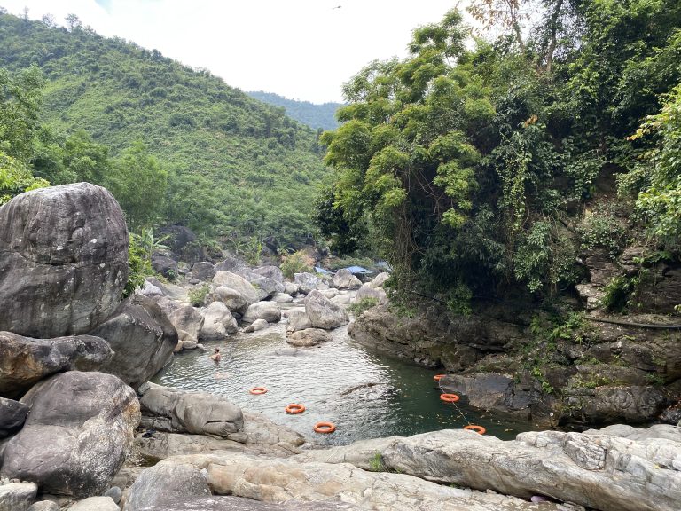 Suối mơ Khe Răm