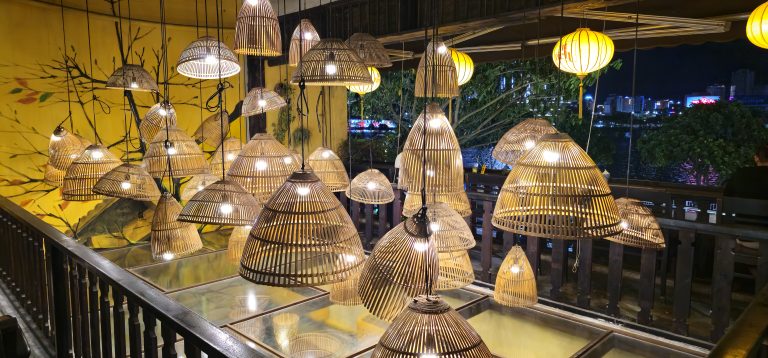 Út Tịch Café